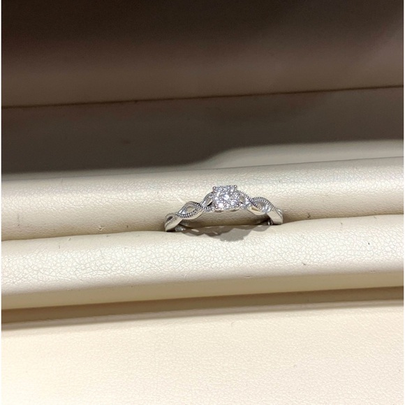 Zales Promise Ring Diamond Cluster - Picture 2 of 3